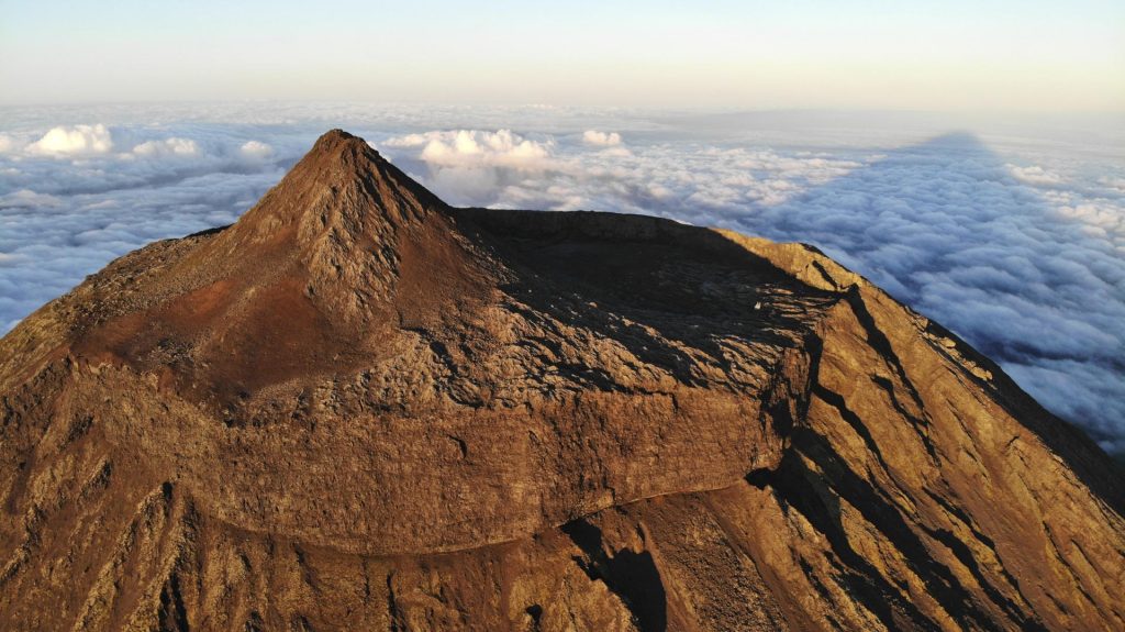 David Rodrigues | View of Pico Grande and Piquinho from the summit of Pico Mountain