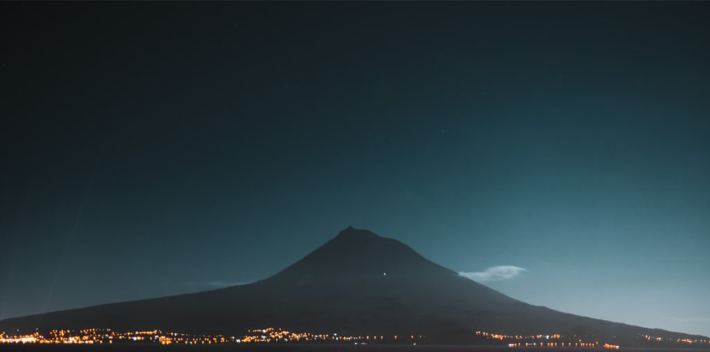 pico mountain at night