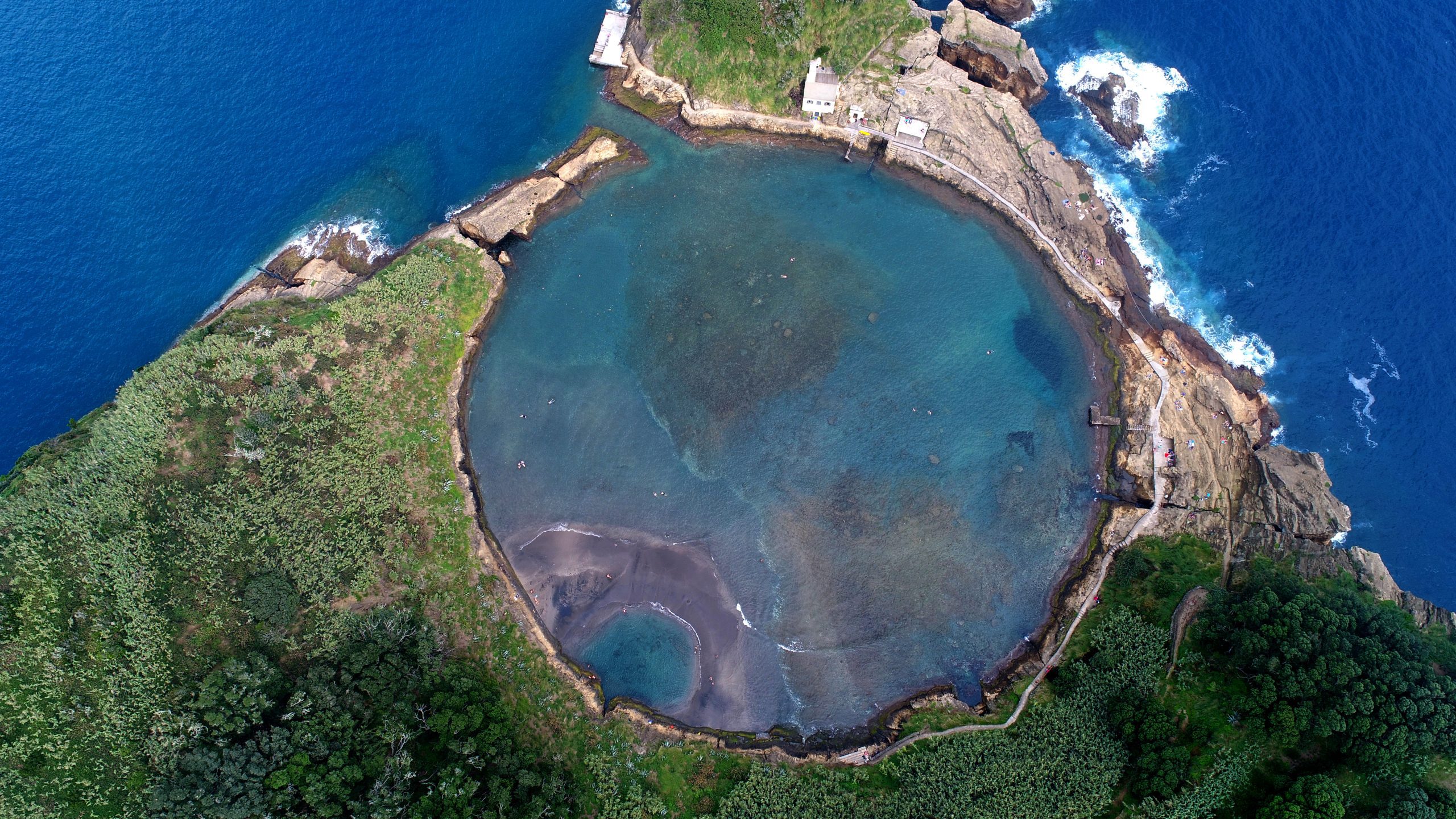 David Rodrigues | The almost perfectly round lagoon