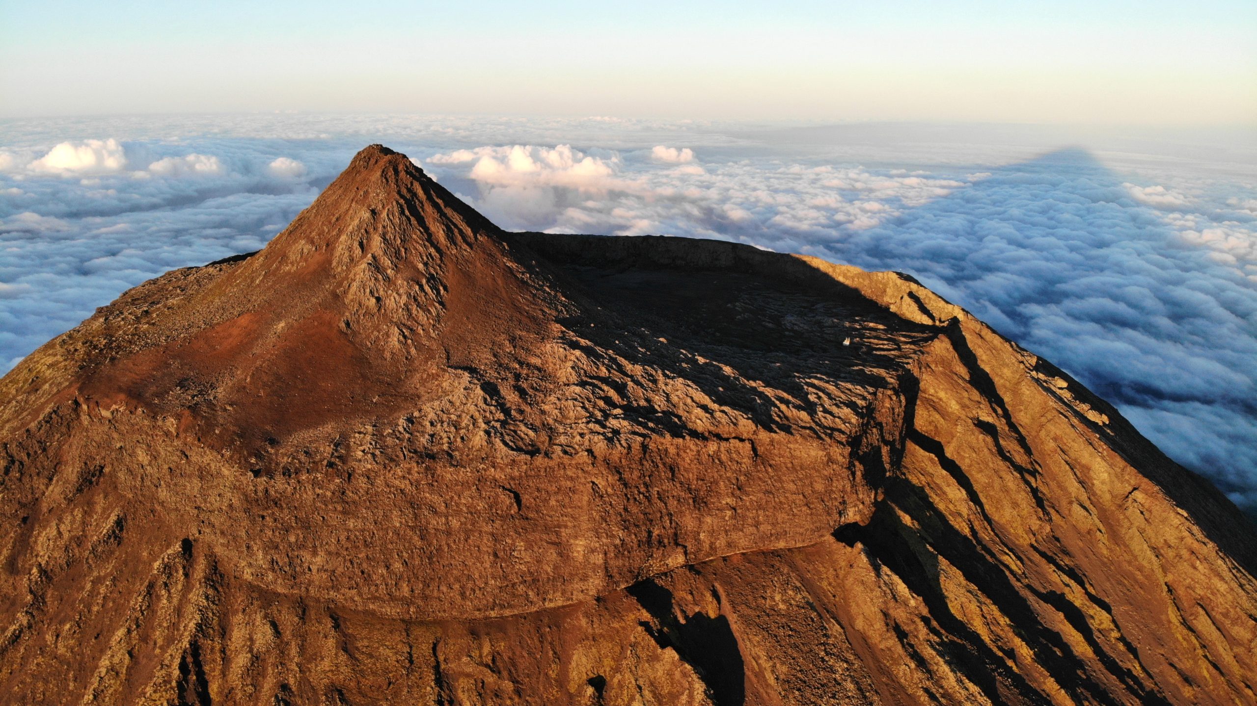 David Rodrigues | Sunrise at the top of Pico Mountain