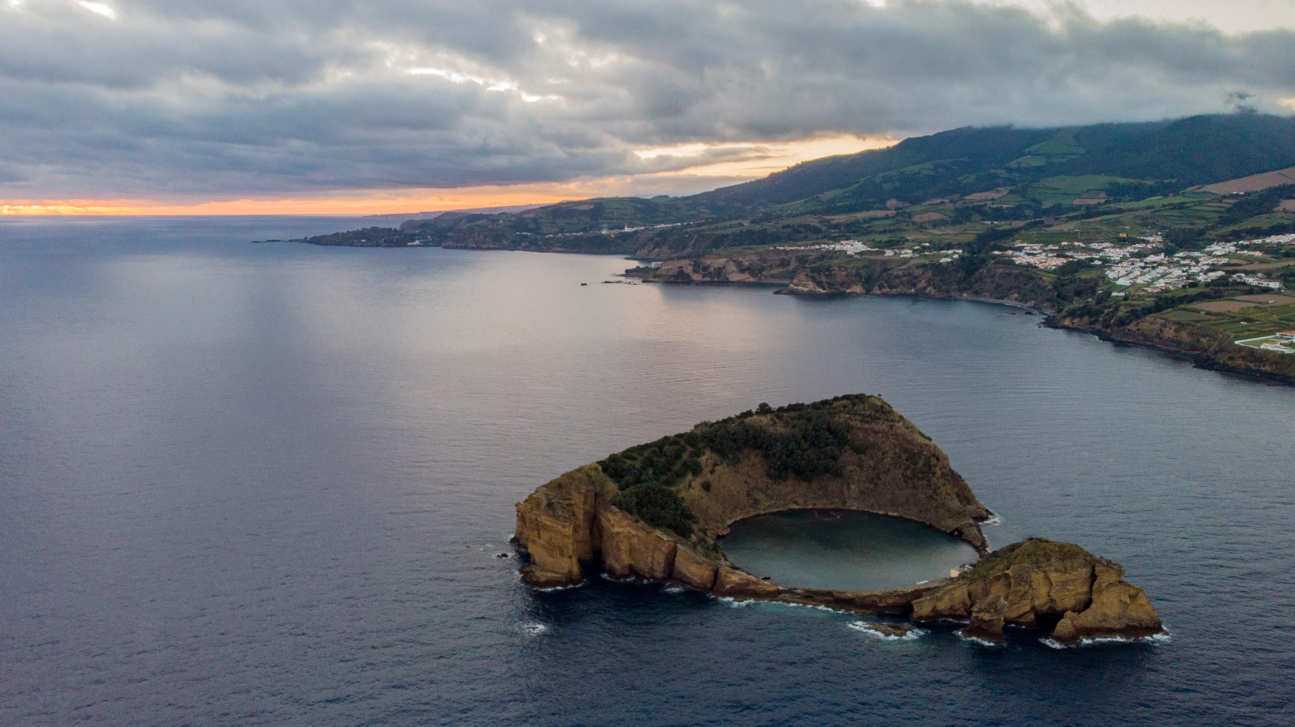 David Rodrigues | The islet with the green island in the background