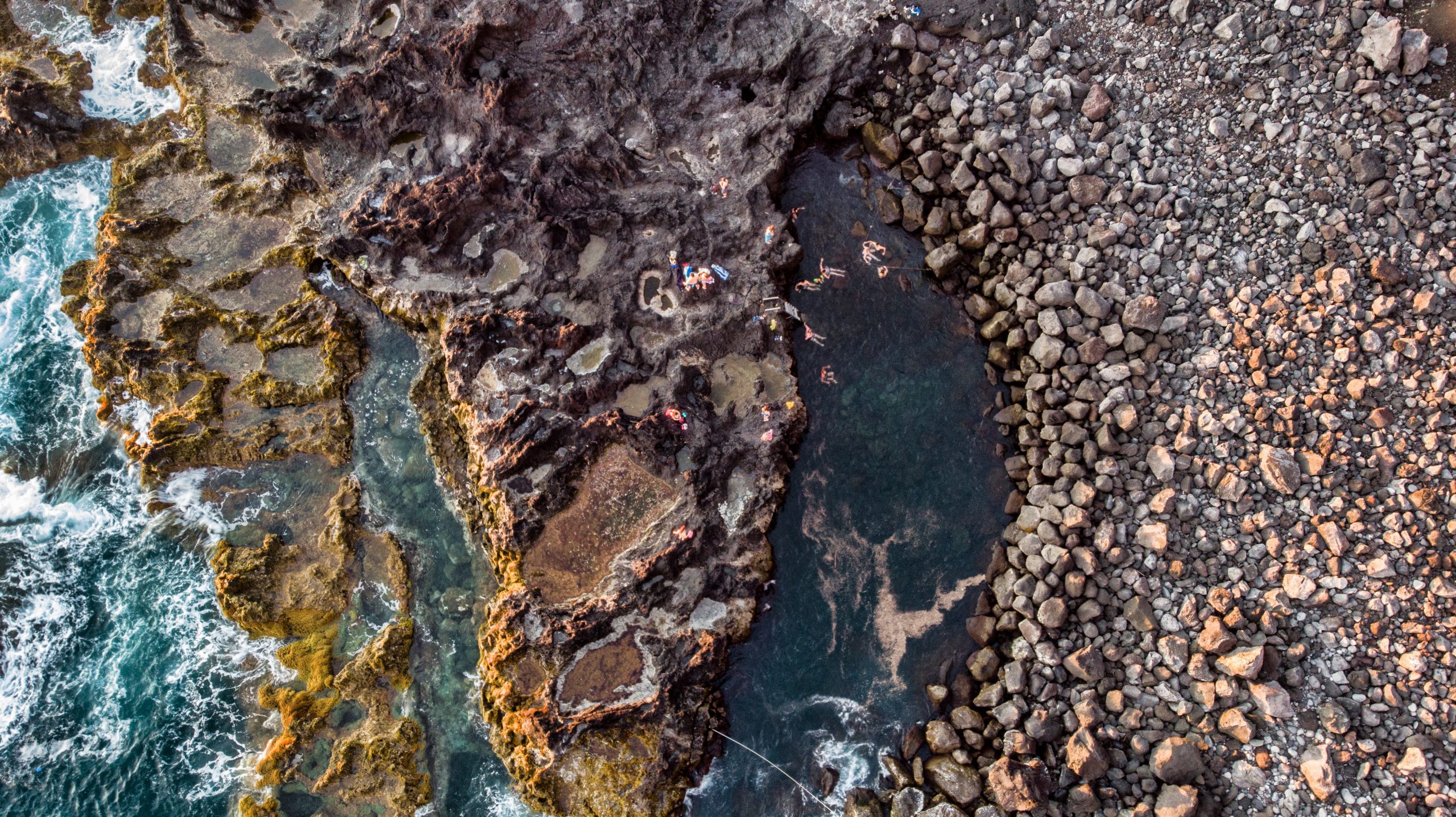 David Rodrigues | Ponta da Ferraria, a hot spring in the ocean