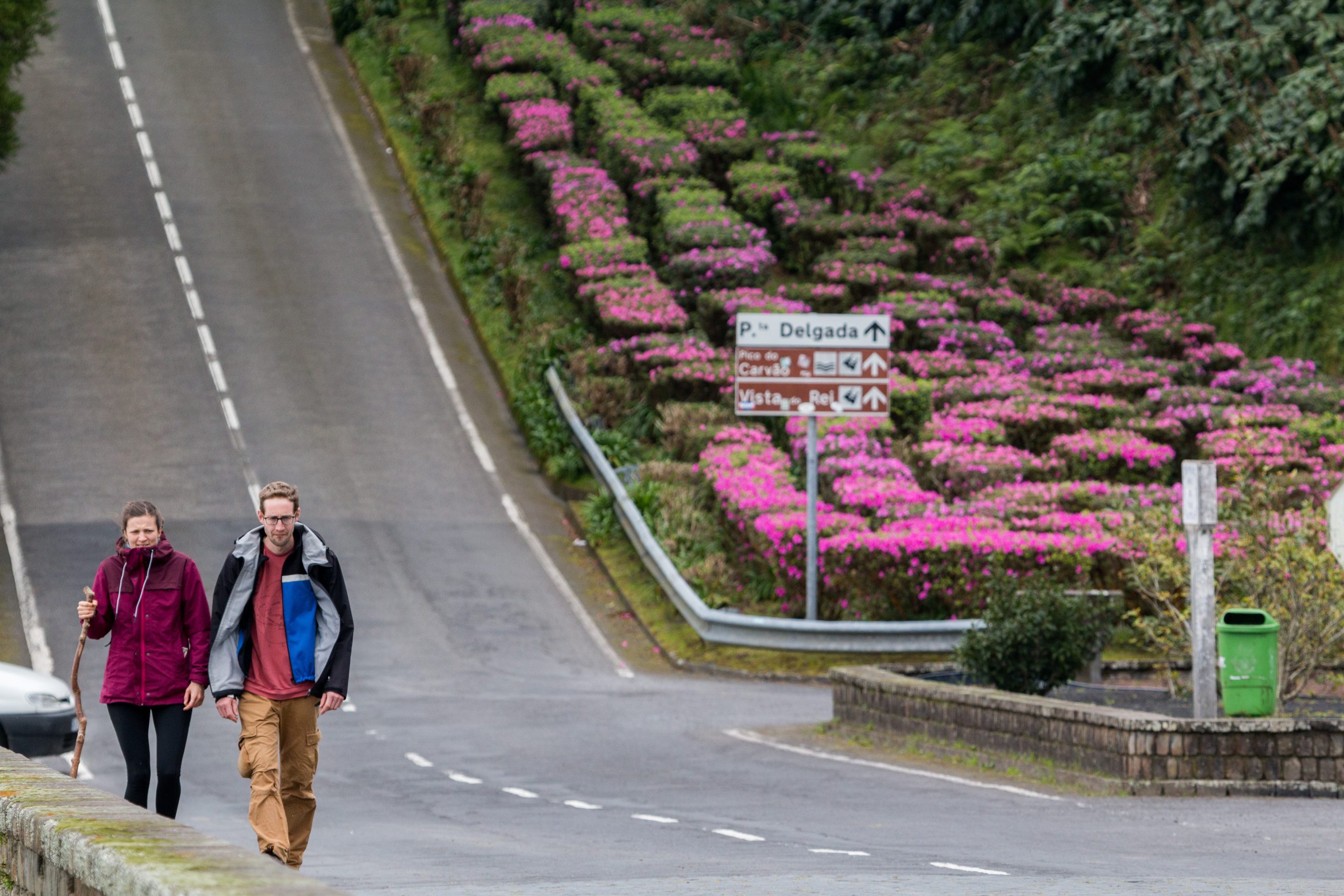 David Rodrigues | Hikers in Sete Cidades, dressed for a good example of what to wear with the weather of February in the Azores