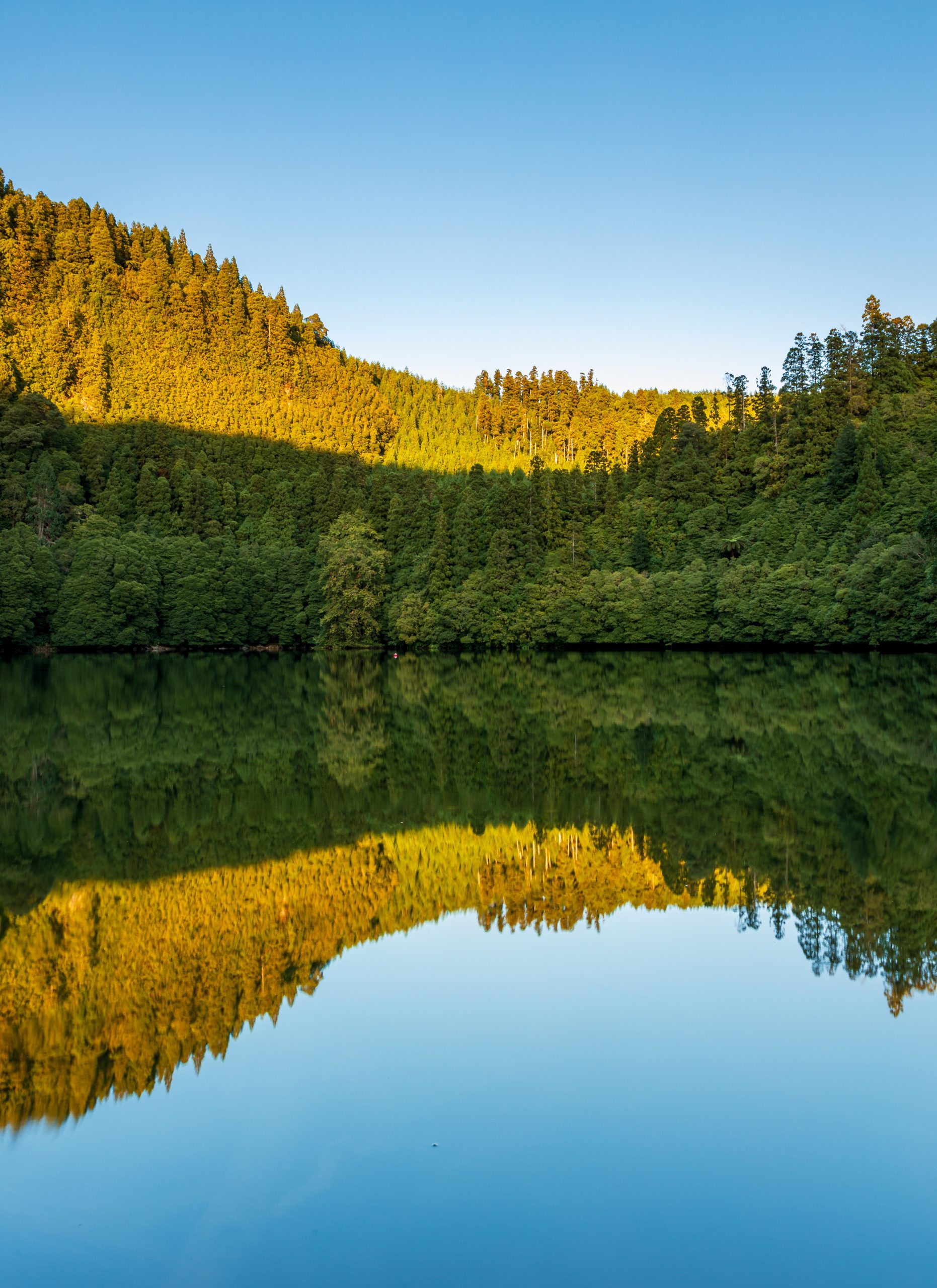 Marco Medeiros | The sun shining on Lagoa do Congro